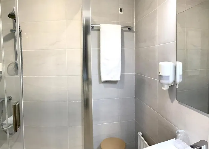 Donostiarra בית הארחה 2*